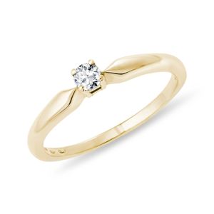 Jednoduchý zásnubní prsten s diamantem KLENOTA
