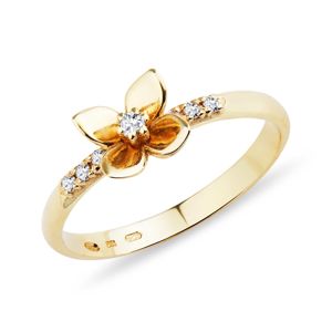Diamantový prsten ze žlutého zlata ve tvaru květiny KLENOTA