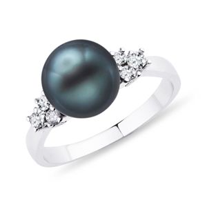 Prsten z bílého zlata s tahitskou perlou a diamanty KLENOTA