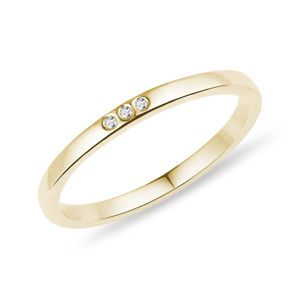 Prsten ze žlutého zlata se třemi diamanty KLENOTA