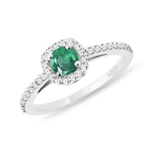 Smaragdový zásnubní prsten v bílém zlatě KLENOTA