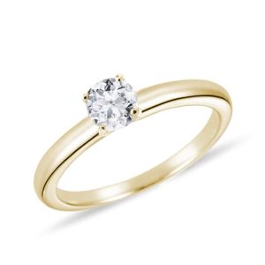 Zásnubní prsten ze žlutého zlata zdobený briliantem KLENOTA
