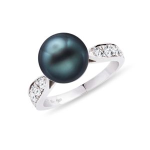 Diamantový prsten s tahitskou perlou v bílém zlatě KLENOTA