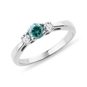 Zlatý zásnubní prstýnek s modrým diamantem KLENOTA