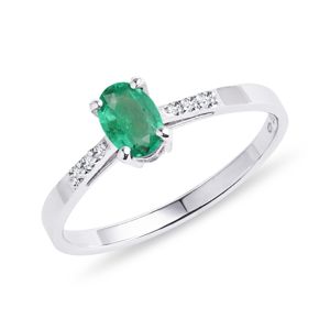 Zlatý zásnubní prsten se smaragdem a diamanty KLENOTA