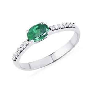 Smaragdový prsten s diamanty v bílém zlatě KLENOTA