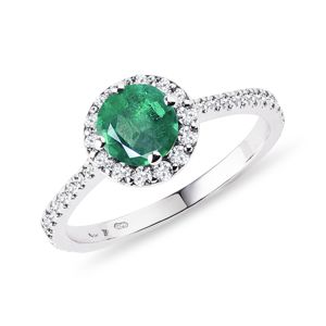 Zásnubní smaragdový prsten z bílého zlata KLENOTA