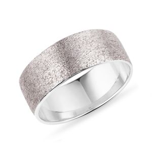Pískovaný snubní prsten z bílého zlata pro muže KLENOTA