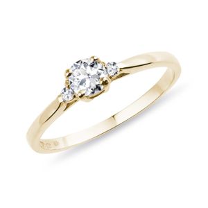 Zlatý prsten se třemi diamanty KLENOTA