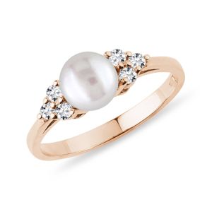 Prsten s perlou a diamanty v růžovém zlatě KLENOTA