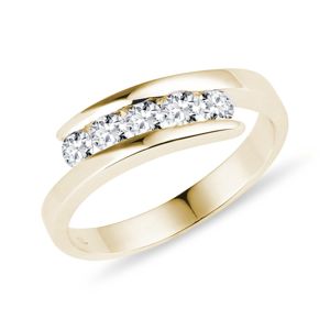 Zlatý prstýnek s pěti diamanty KLENOTA