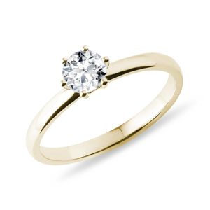 Klasický zlatý zásnubní prsten s briliantem KLENOTA