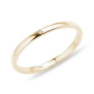 Minimalistický zlatý prsten s diamantem KLENOTA