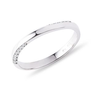 Snubní prsten s diamanty v bílém zlatě KLENOTA
