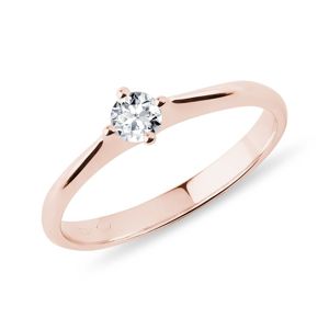 Minimalistický prsten s diamantem v růžovém zlatě KLENOTA