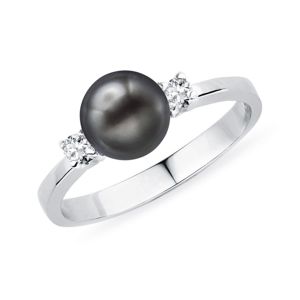 Elegantní prsten s tahitskou perlou a diamanty v bílém zlatě KLENOTA
